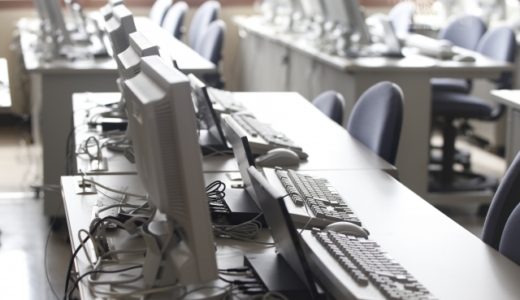 ホームページの制作や運用は丸投げできる？外部委託と内製化のポイントを解説