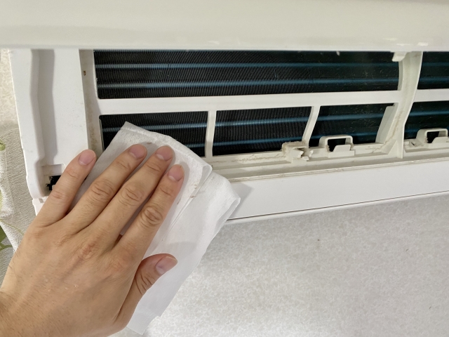 24091964 s - 業務用エアコンの掃除方法とは？掃除手順やタイミングも詳しく解説