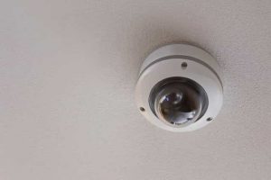 5caf0f273245f578099393e4b1c1c5a8 300x200 - サーマルカメラの機能とは？3つのカメラタイプ別に機能の特徴を解説