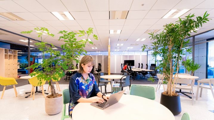 image1 1 - オフィスをガラスパーテーションにするメリットとは？おしゃれな活用事例も解説