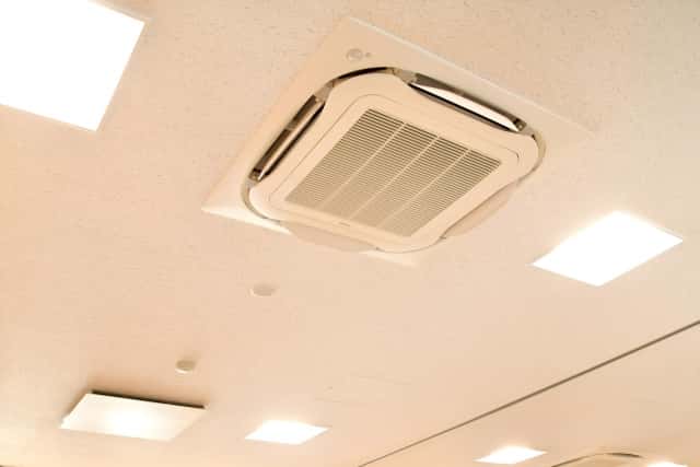 30090832 s - オフィスに施工できる天井は4種類！それぞれの特徴や選び方とは？